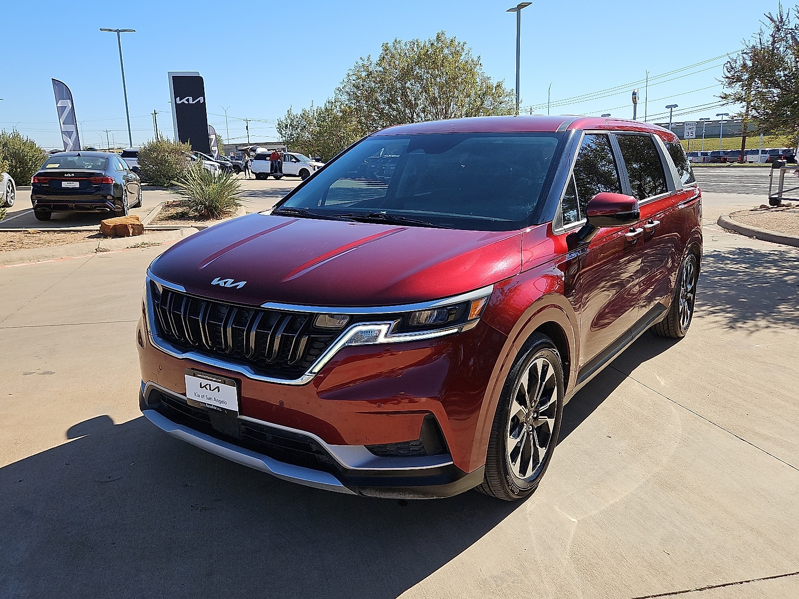 2023 Kia Carnival EX's photo