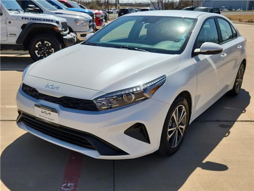 Used 2024 KIA Forte LXS (IVT) Sedan