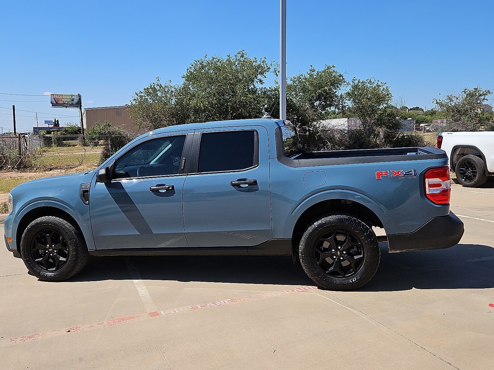 2022 Ford Maverick XLT photo 2