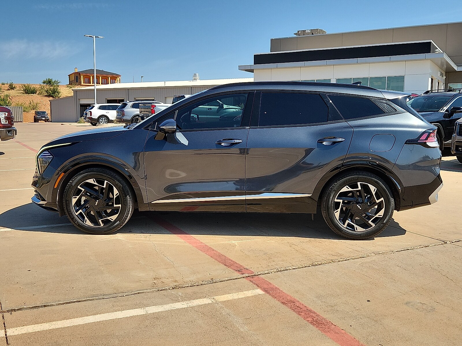 2023 Kia Sportage photo 2