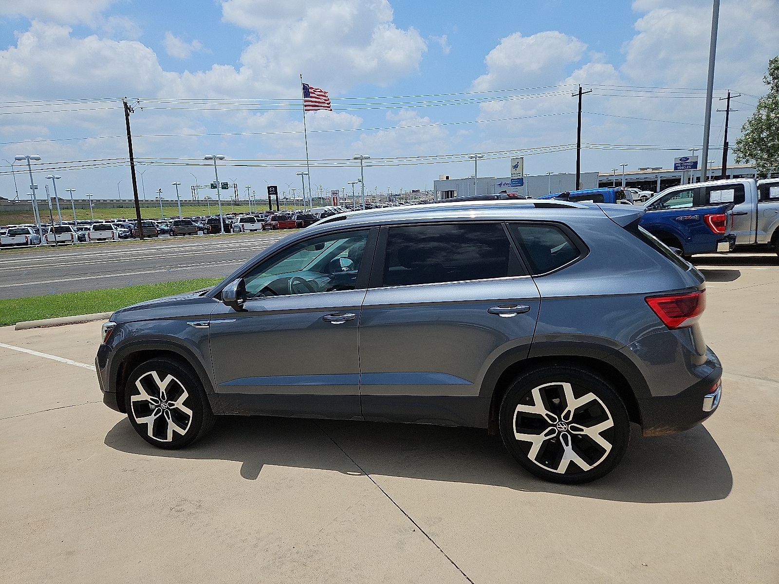 Used 2022 Volkswagen Taos SEL with VIN 3VV2X7B23NM098586 for sale in San Angelo, TX