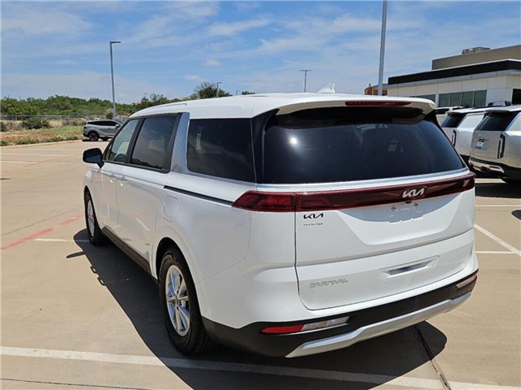 Used 2024 KIA Carnival LX Seat Package Passenger Van