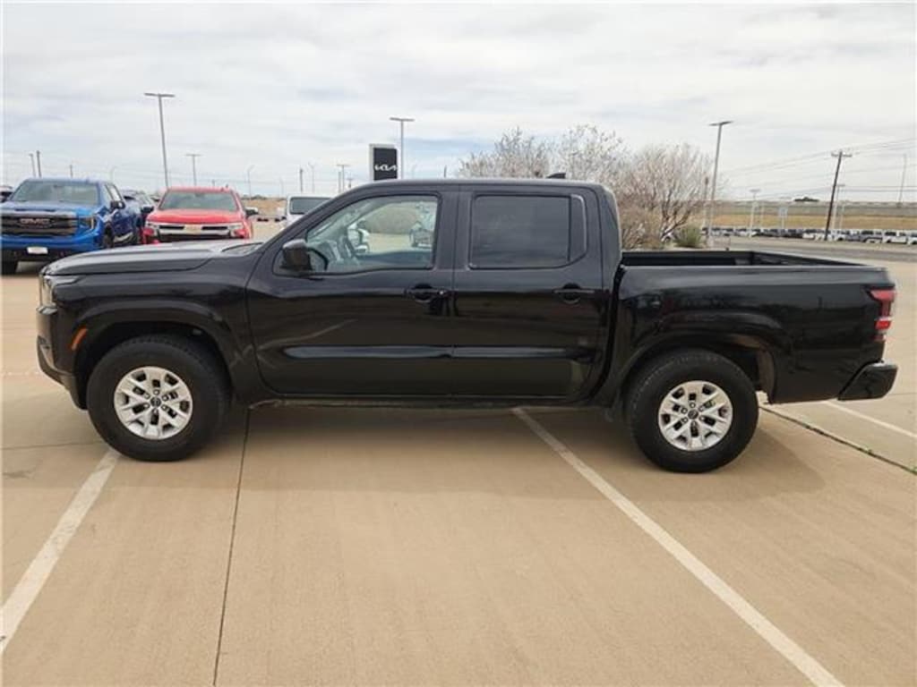 Used 2024 Nissan Frontier SV (A9) 4x2 Crew Cab 5 ft. box 126 in. WB
