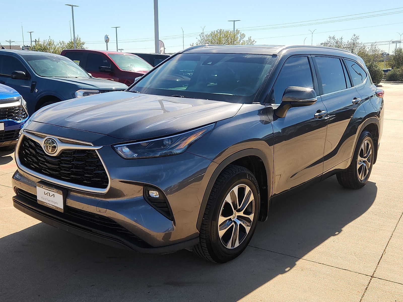 2023 Toyota Highlander XLE's photo