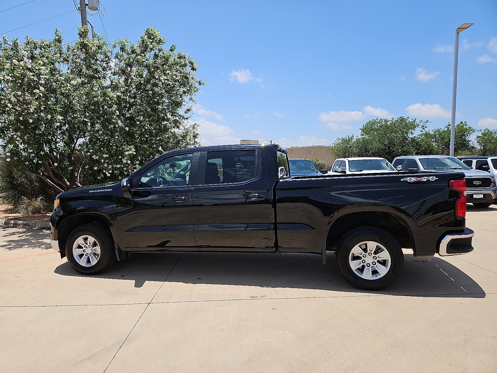 Used 2023 Chevrolet Silverado 1500 LT with VIN 1GCUDDEDXPZ317427 for sale in San Angelo, TX
