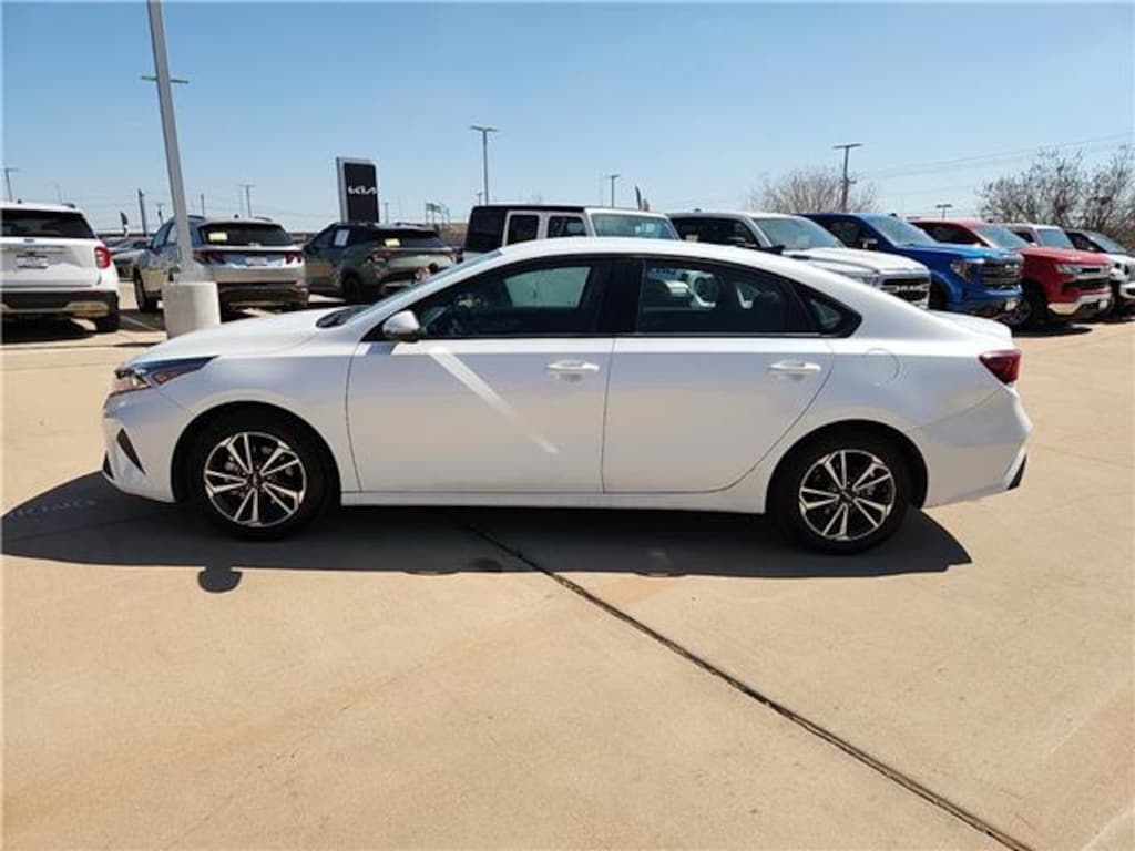 Used 2024 KIA Forte LXS (IVT) Sedan