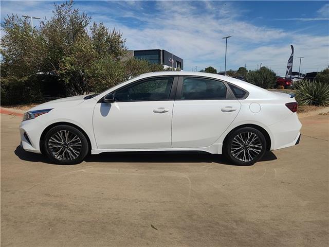 2023 Kia Forte GT-Line photo 2