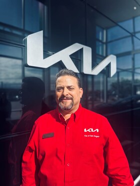 Staff member Mauricio Castillo from ID_75a800c036c3