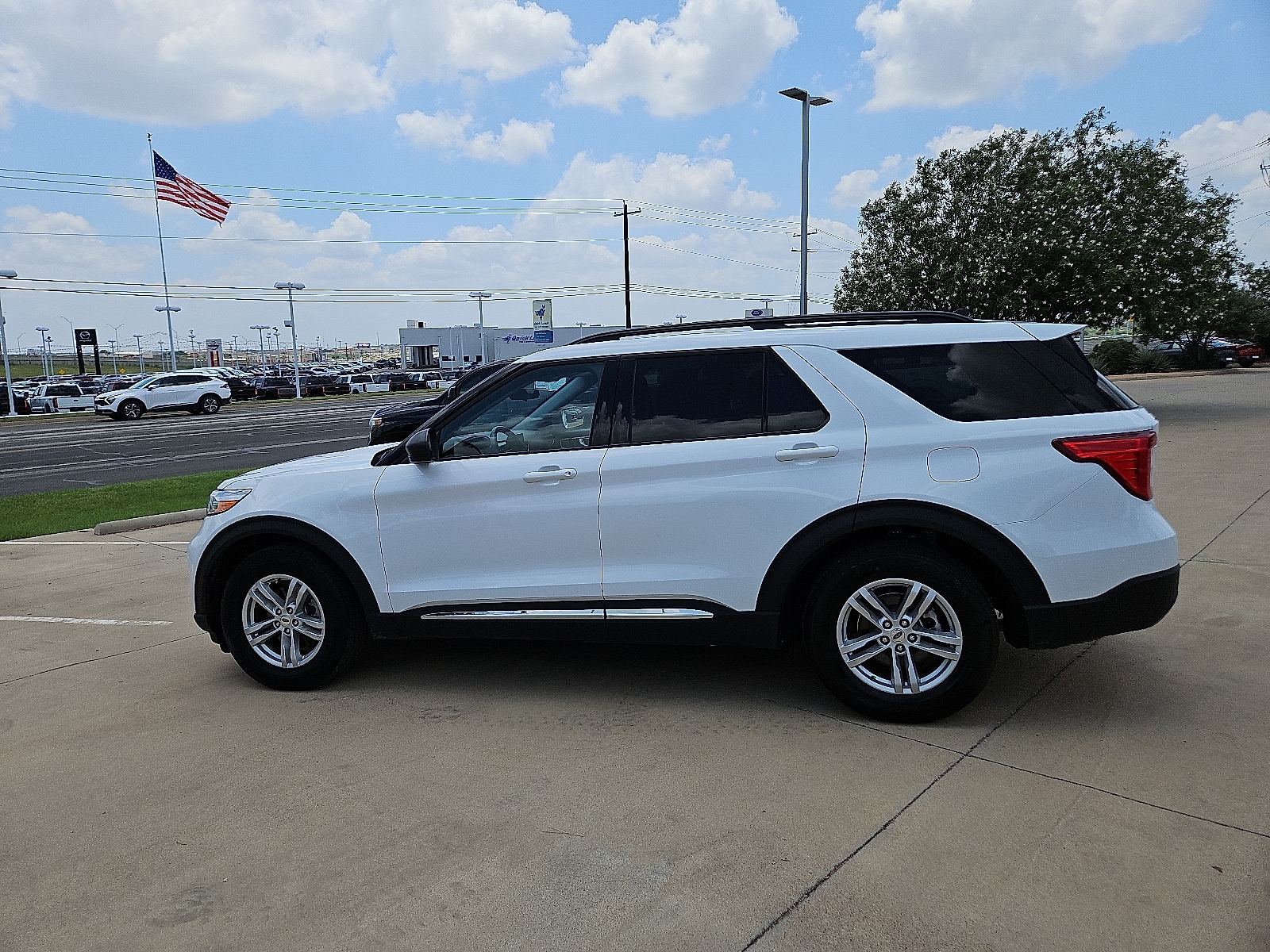 Used 2024 Ford Explorer XLT with VIN 1FMSK7DH0RGA02312 for sale in San Angelo, TX
