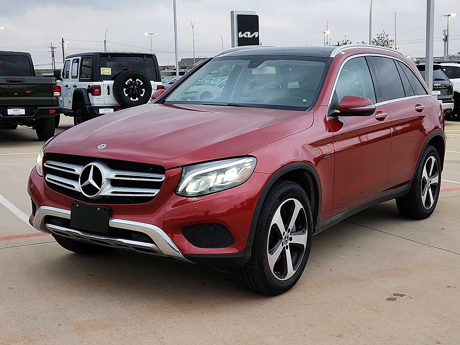 2019 Mercedes-Benz GLC GLC350e 4MATIC's photo