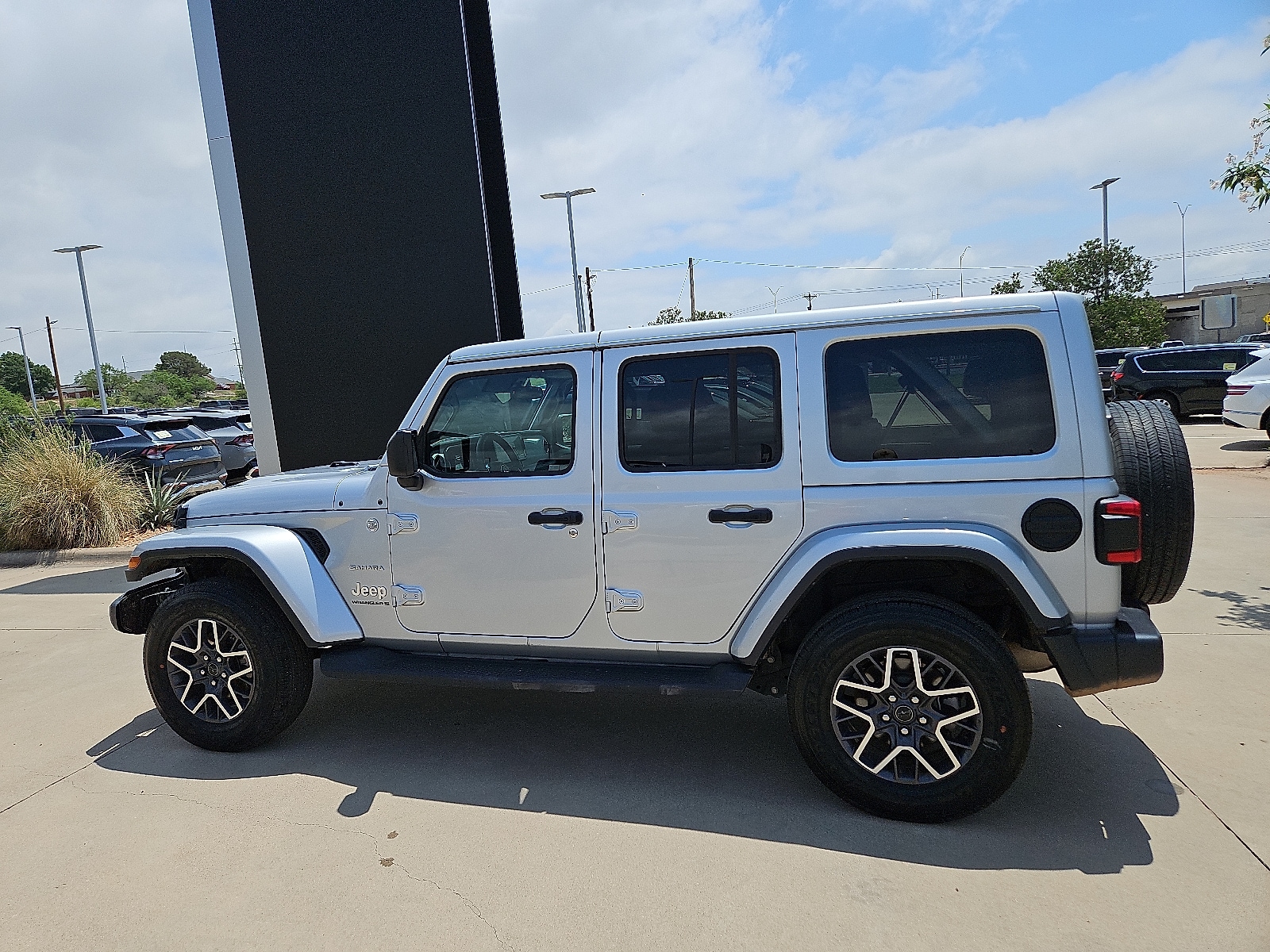 Used 2024 Jeep Wrangler 4-Door Sahara with VIN 1C4PJXEN6RW129217 for sale in San Angelo, TX