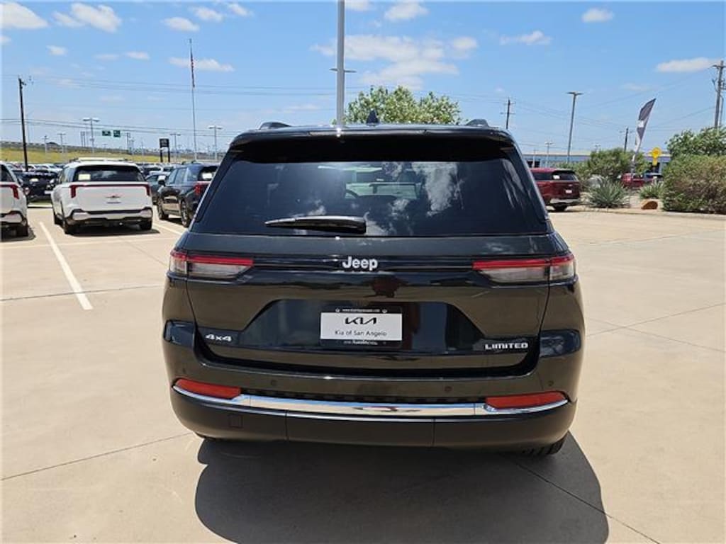 Used 2024 Jeep Grand Cherokee Limited 4x4