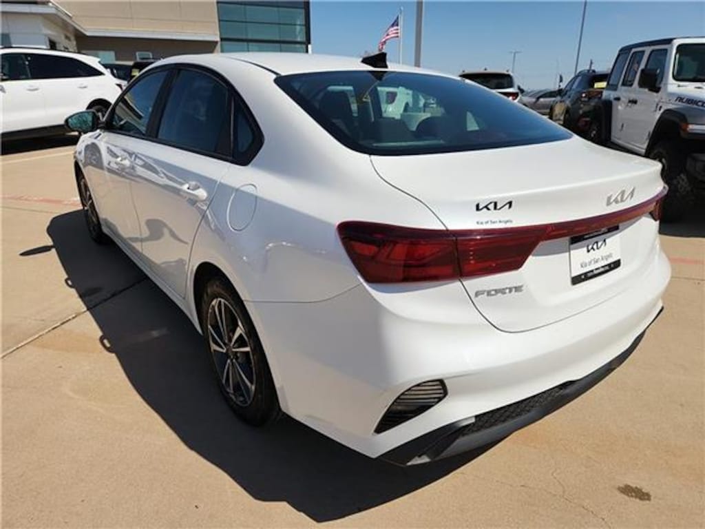 Used 2024 KIA Forte LXS (IVT) Sedan