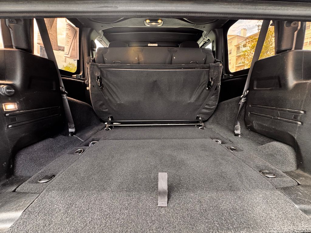 2022 Jeep Wrangler Willys - Photo 19
