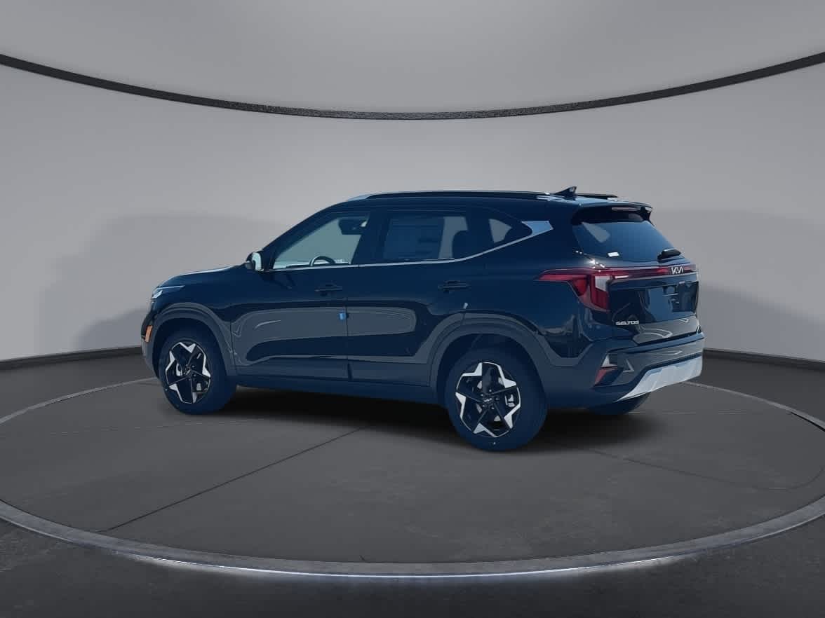 2025 Kia Seltos EX photo 3