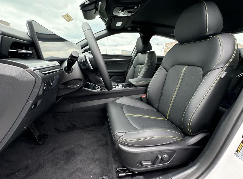 2026 Kia K5 GT - Photo 17