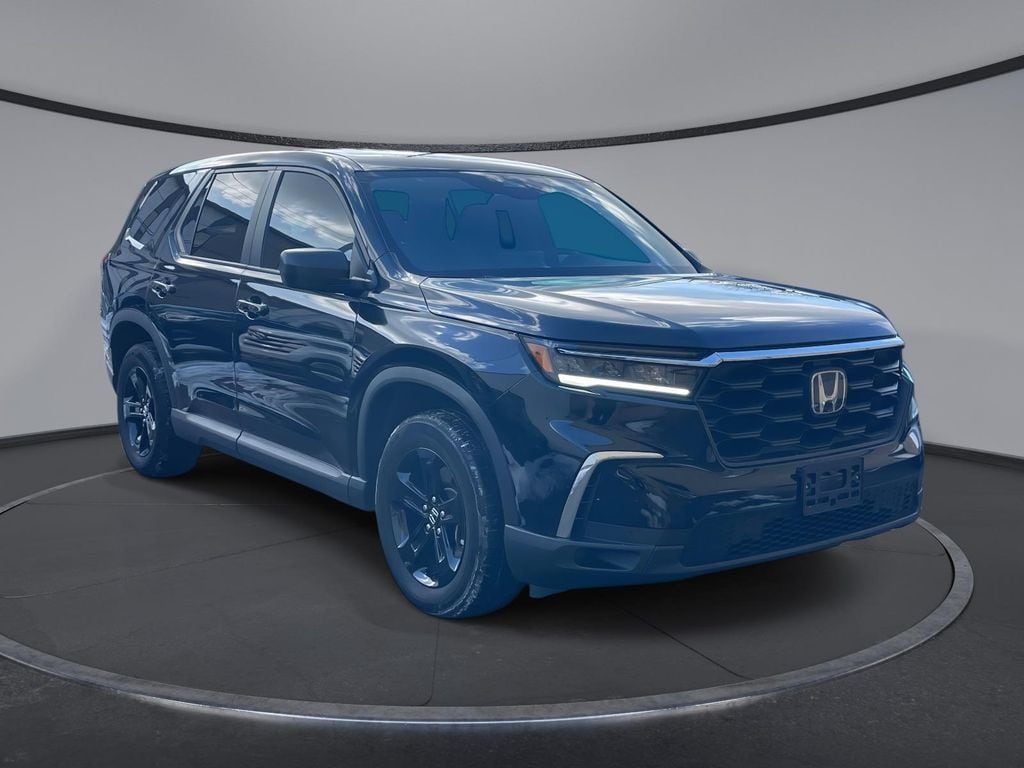 2023 Honda Pilot LX's photo