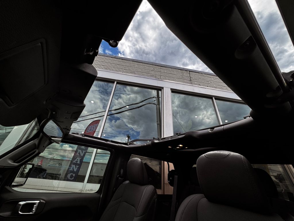 2022 Jeep Wrangler Willys - Photo 26