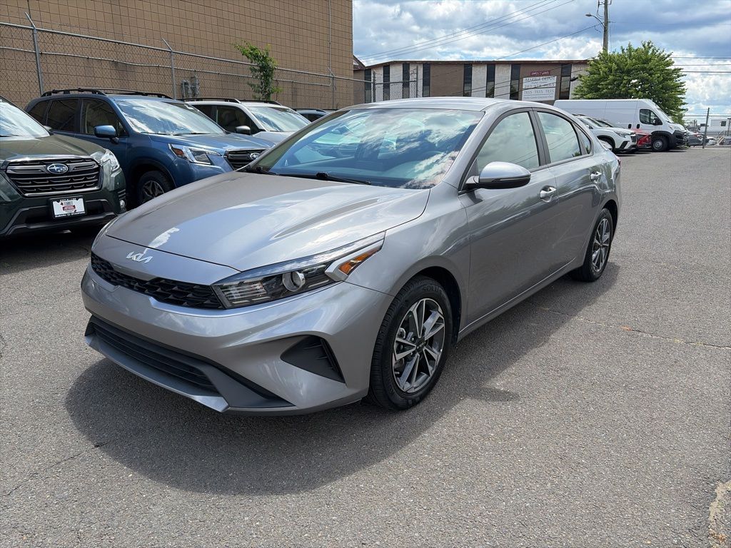2024 Kia Forte LXS AT's photo