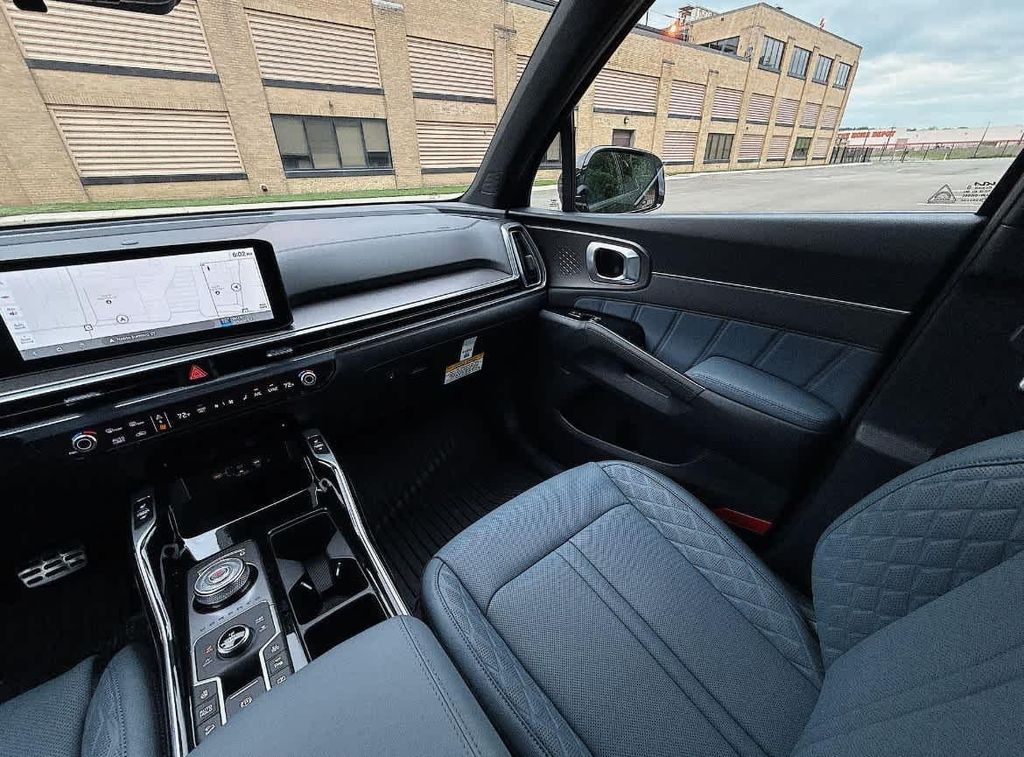 2025 Kia Sorento SX Prestige - Photo 12