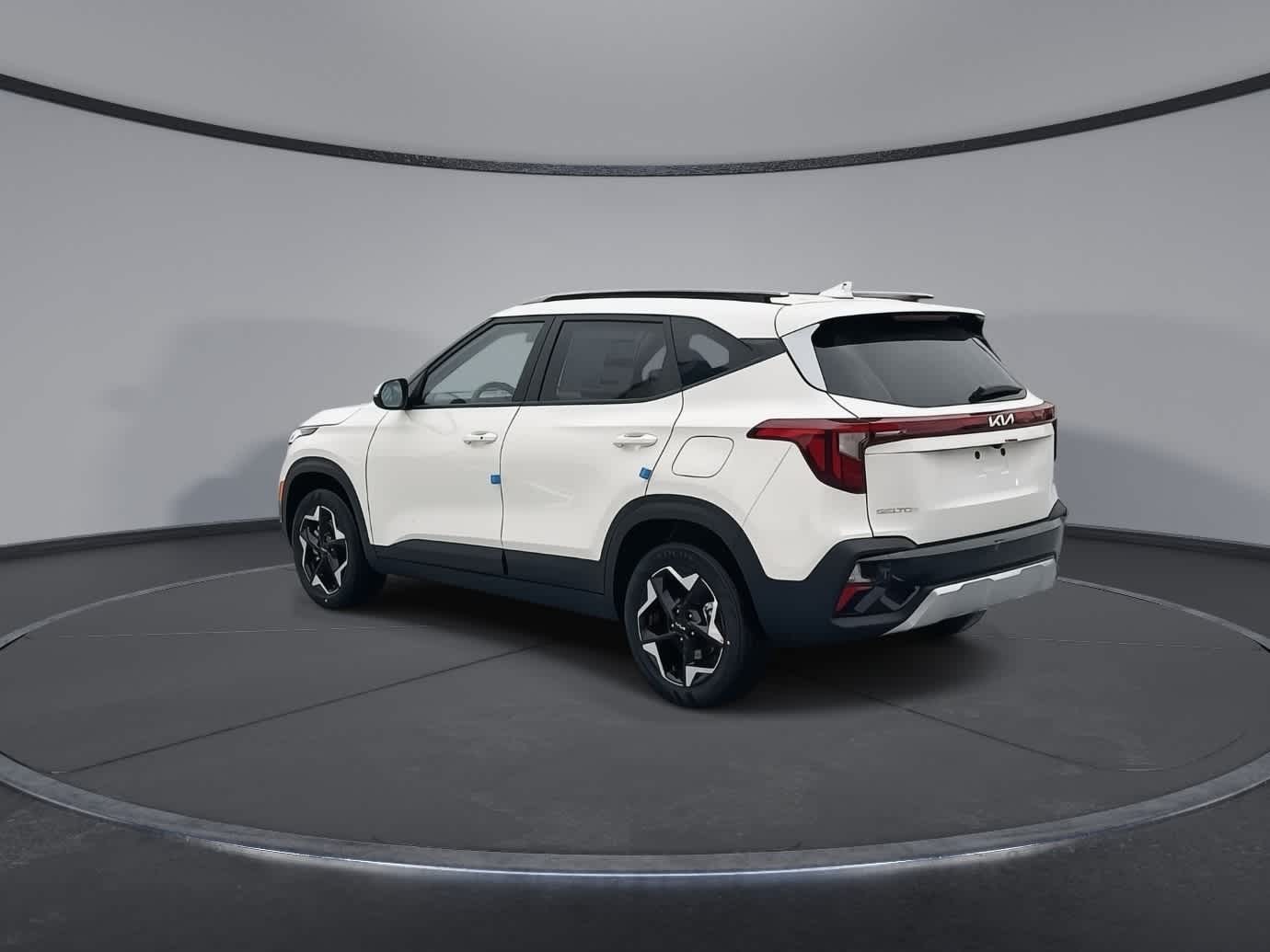2025 Kia Seltos S photo 3
