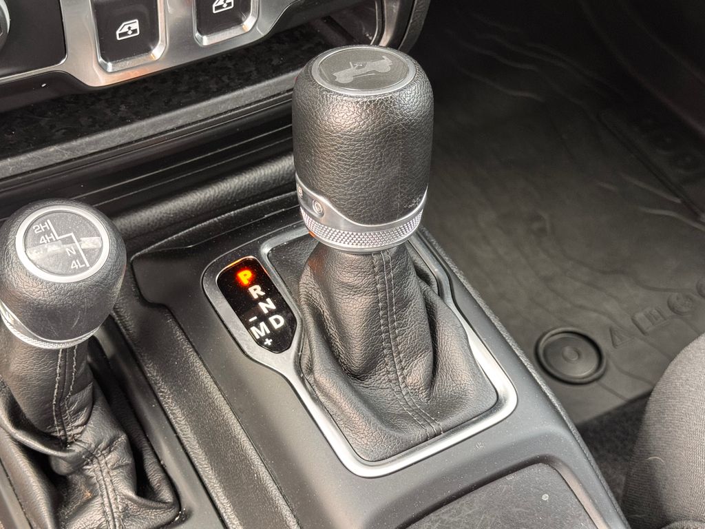 2022 Jeep Wrangler Willys - Photo 14