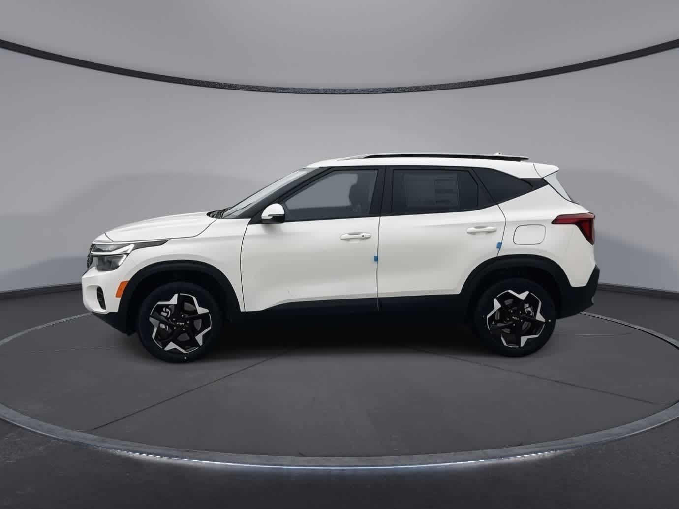 2025 Kia Seltos S photo 2