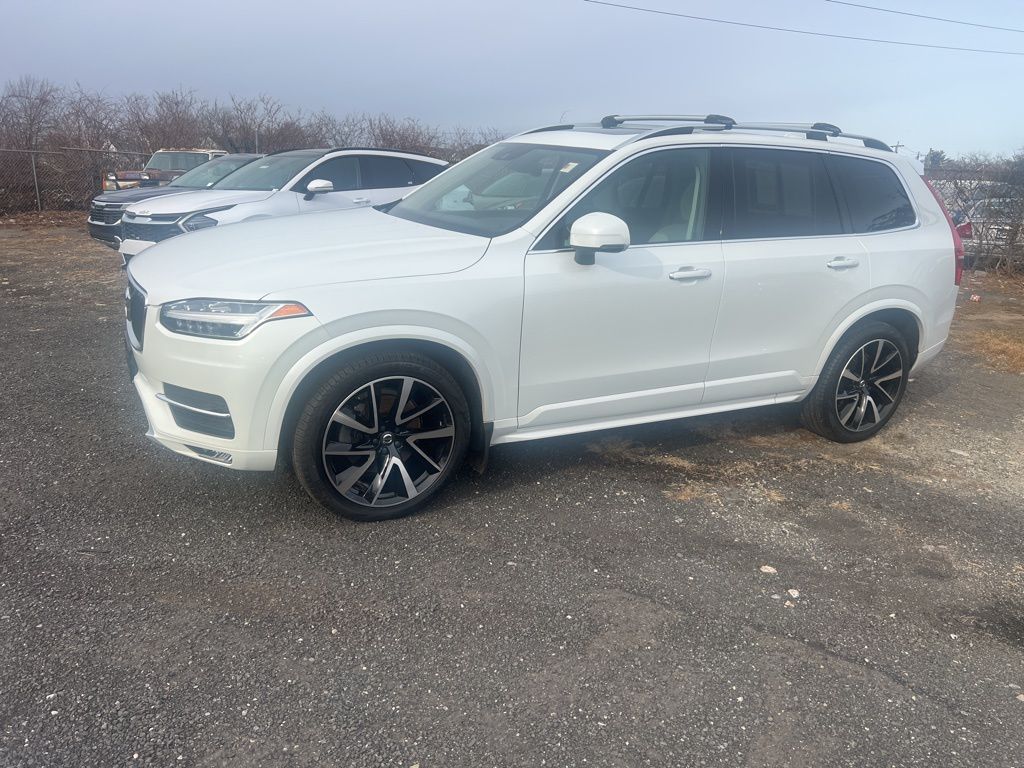 2019 Volvo XC90 Momentum's photo