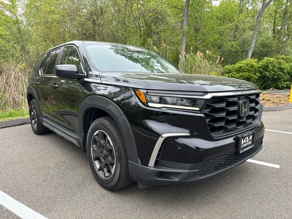 2023 Honda Pilot LX AWD's photo