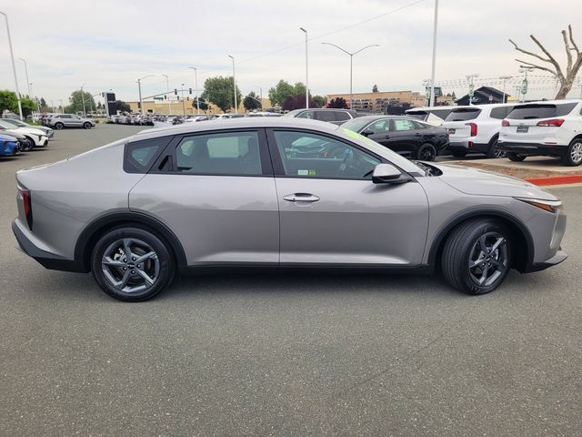 2025 Kia K4 LXS photo 2