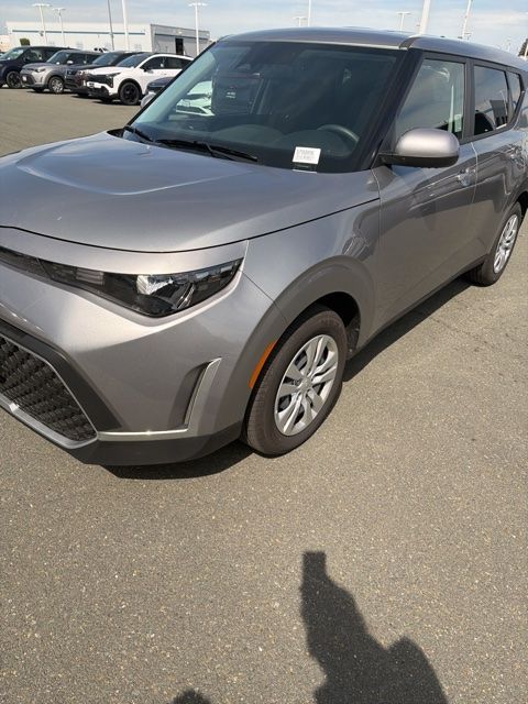 2025 Kia Soul photo 2