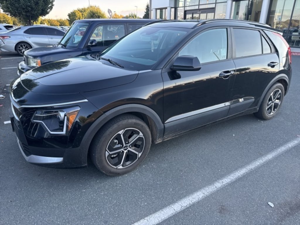 Used 2023 Kia Niro LX SUV