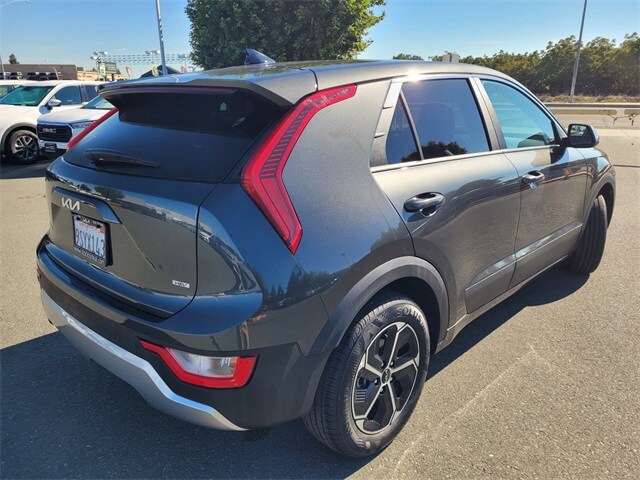 2025 Kia Niro LX photo 4