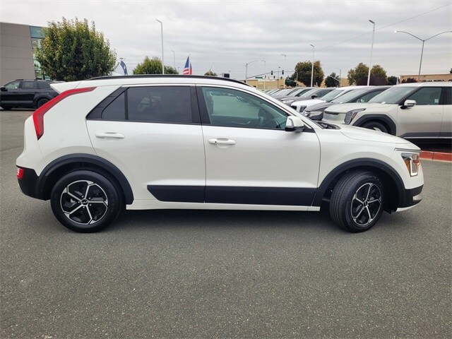2023 Kia Niro EX photo 3