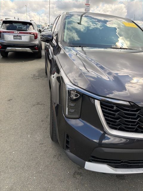 2025 Kia Sorento LX photo 4