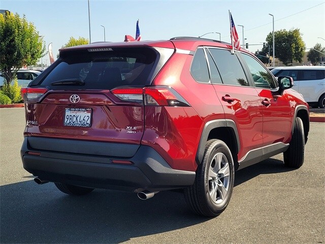 2022 Toyota RAV4 XLE photo 4