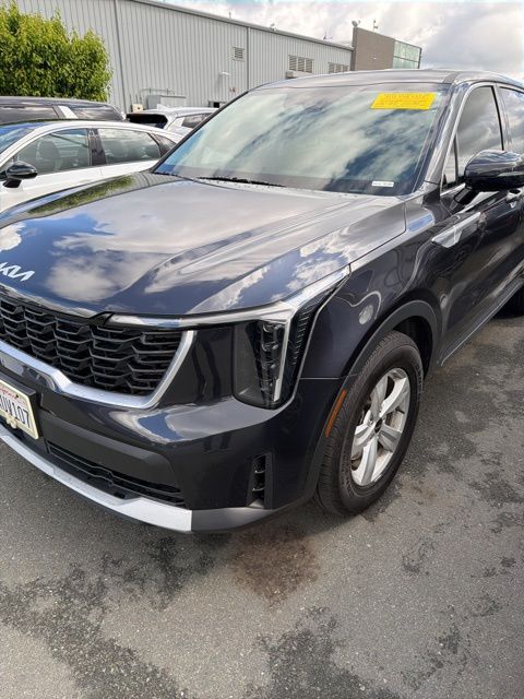 2025 Kia Sorento LX photo 2