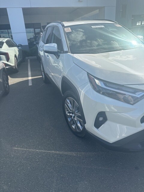 2022 Toyota RAV4 XLE Premium photo 2