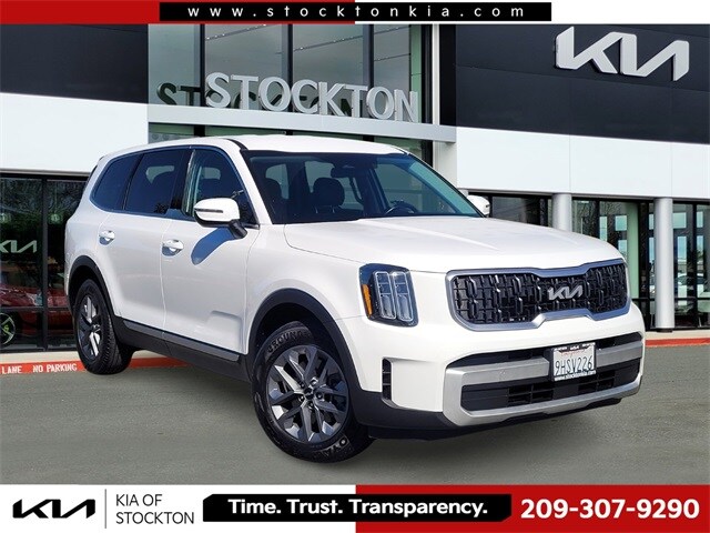 2024 Kia Telluride LX's photo