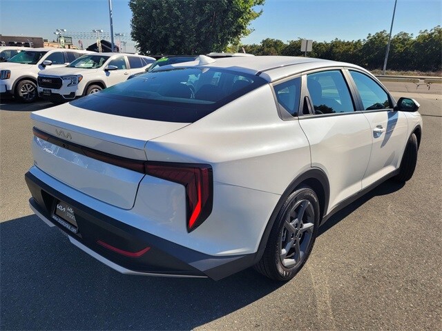 2025 Kia K4 LXS photo 4