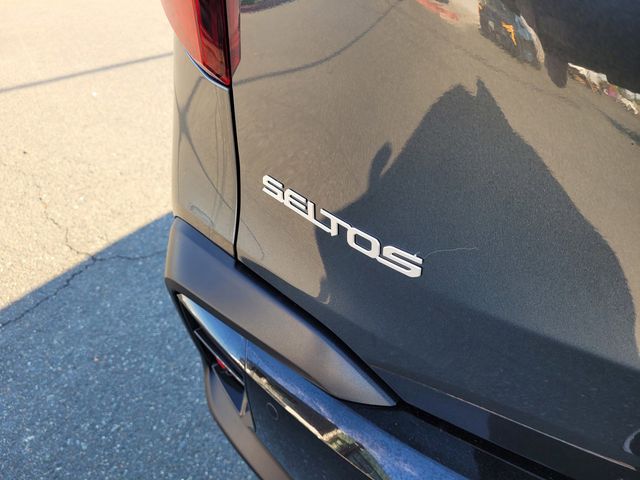 2025 Kia Seltos EX photo 5