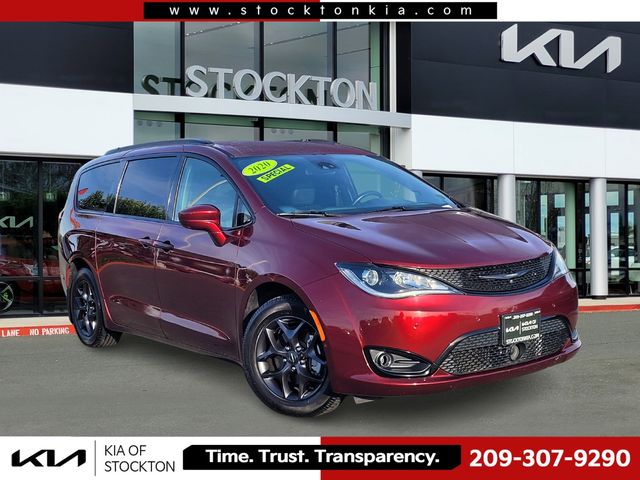 2020 Chrysler Pacifica Touring L 35th Anniversary's photo