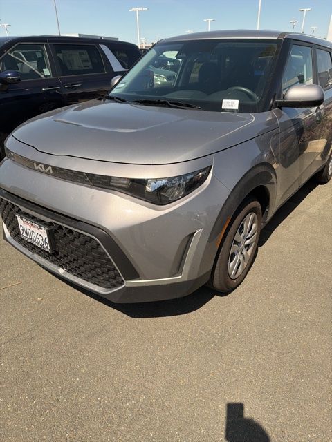 2025 Kia Soul LX photo 2