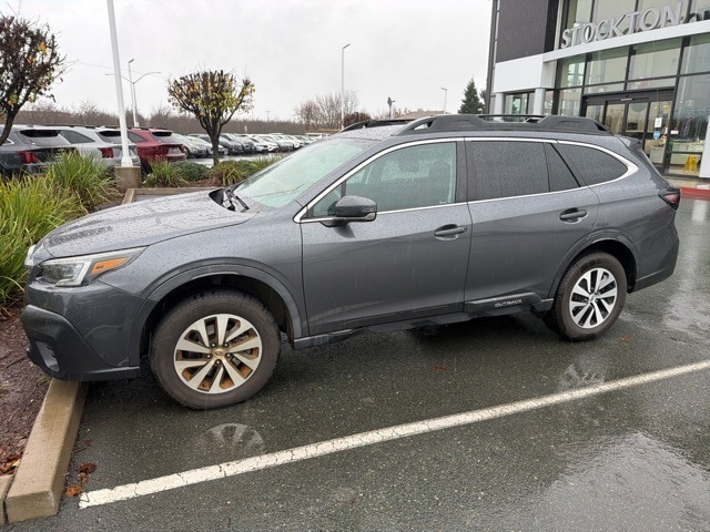 2020 Subaru Outback Premium's photo