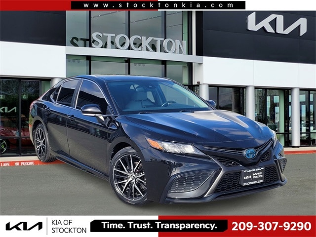 2022 Toyota Camry Hybrid SE photo 2