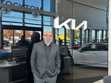 Staff member Ramon Torres from ID_8df5b97382bd