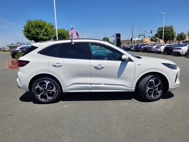 2023 Ford Escape ST-Line Elite photo 3