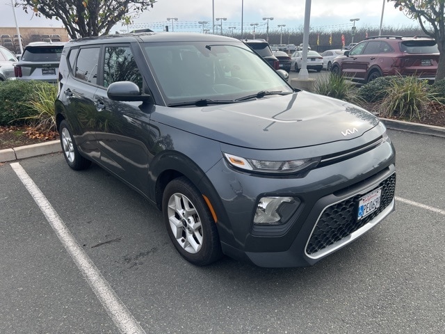2022 Kia Soul LX's photo