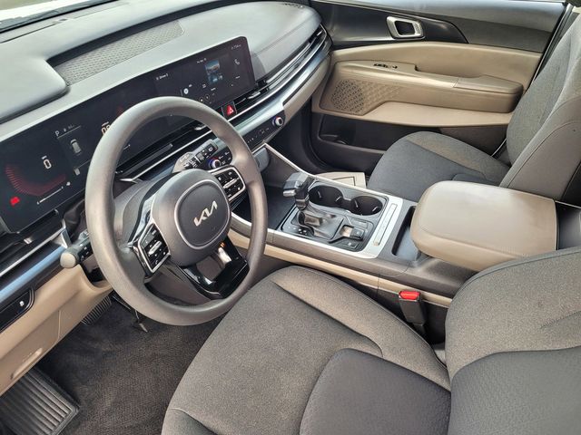 2025 Kia Carnival LX photo 3
