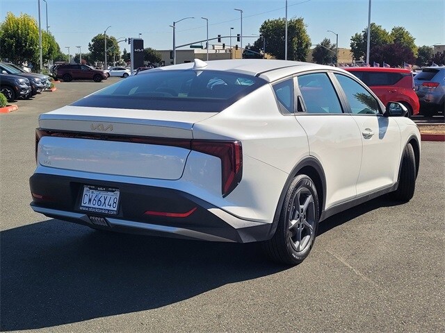 2025 Kia K4 LXS photo 4